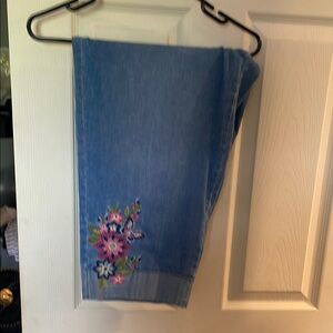 Alfred Dunner Blue Capris with Floral Embroidery